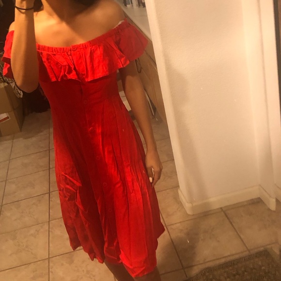 RED DRESS - Picture 4 of 4